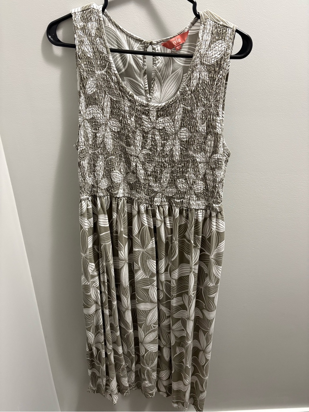 Sleeveless Smocked Midi Dress in Leaf Print